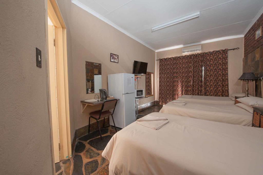 Ingwe Guesthouse Mbombela Ngoại thất bức ảnh